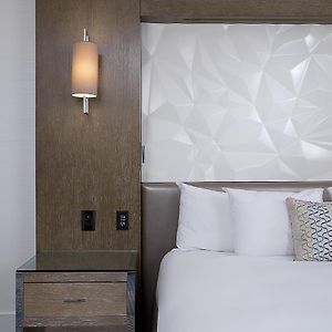 Corner Balcony Deluxe Twin Room